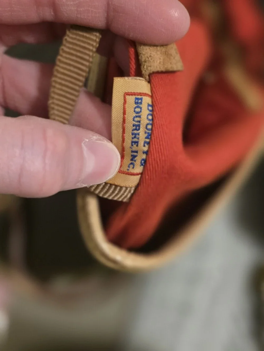 Authentic Dooney & Bourke Large Tote -Nwot